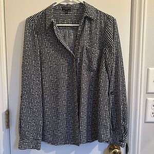 The Limited Ashton Silky Blouse Button Up Navy & White Grid Size Medium Shirt
